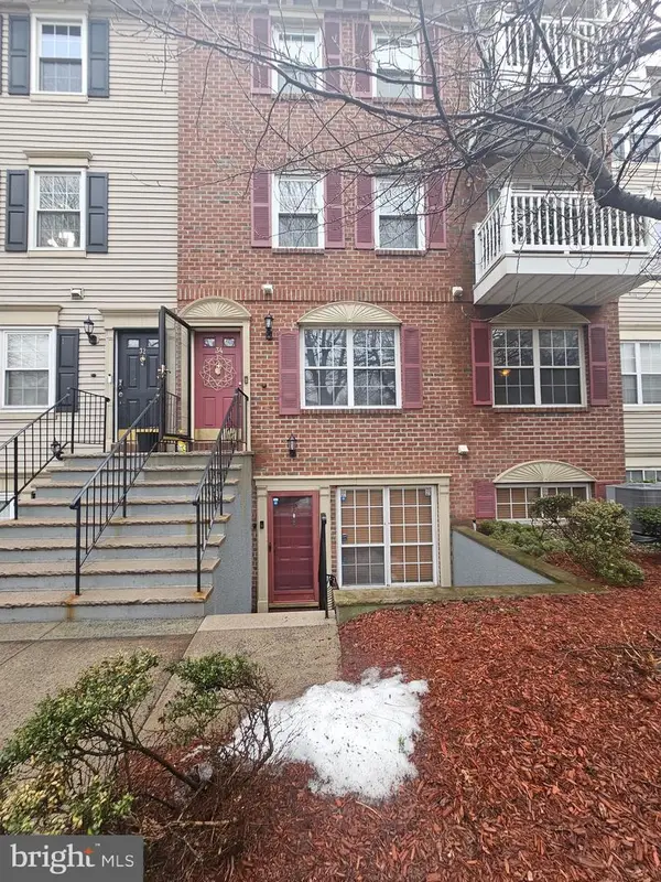 33 Seton Hall Drive, NEWARK, NJ 07103