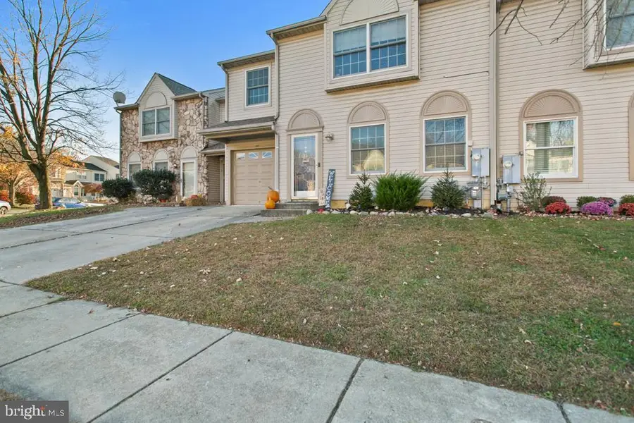 112 Carriage Ln, Swedesboro, NJ 08085 - Image #2