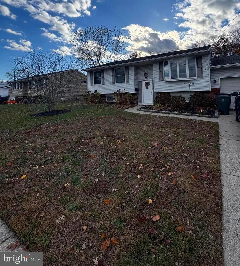 743 Lois Dr, Williamstown, NJ 08094 - Image #1