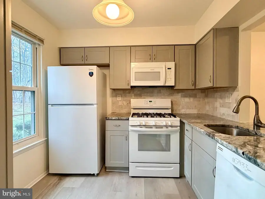 213 Boothby Ct, Sewell, NJ 08080 - Image #2