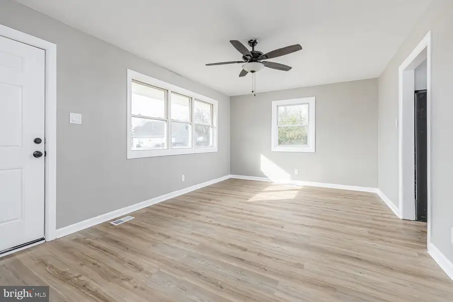 180 S Dennis Dr, Clayton, NJ 08312 - Image #2