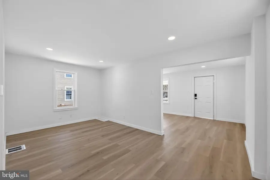 129 W Washington St, Paulsboro, NJ 08066 - Image #2