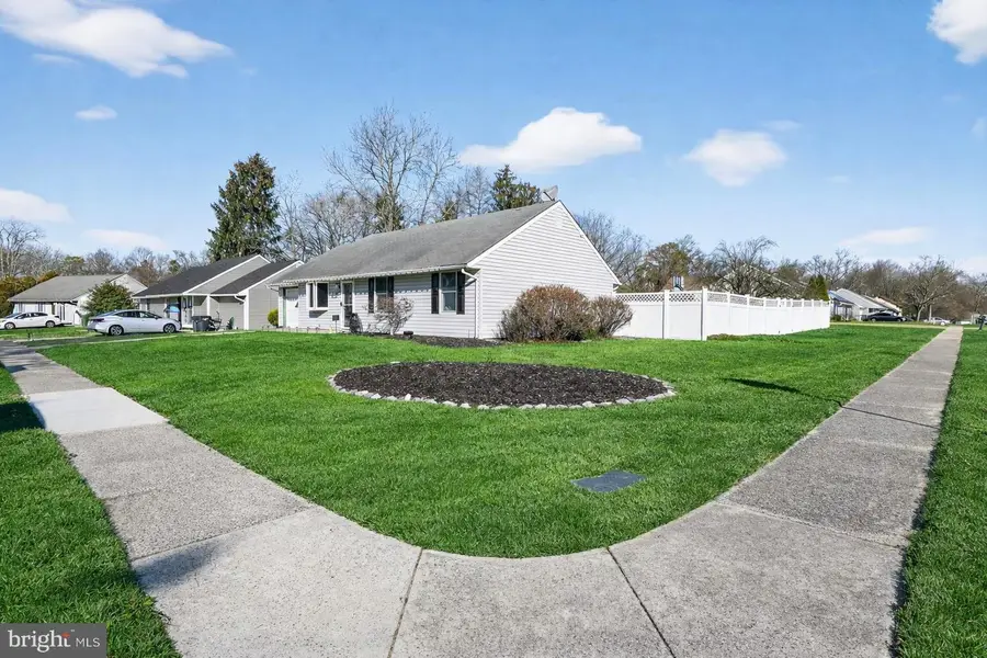 545 Berkshire Dr, Williamstown, NJ 08094 - Image #2