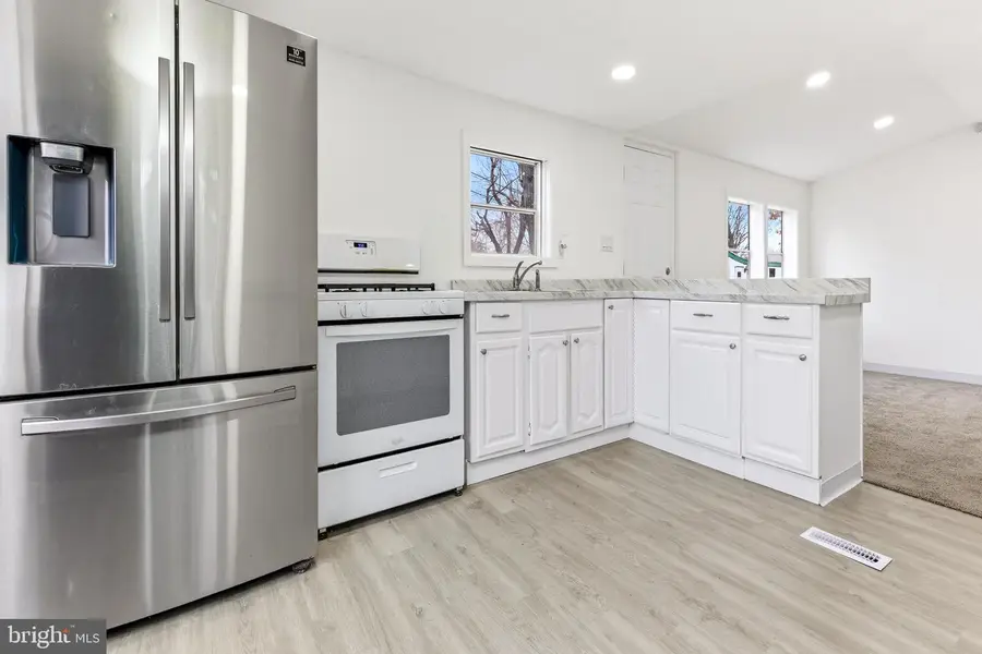 6 Marathon Dr, Mantua, NJ 08051 - Image #2