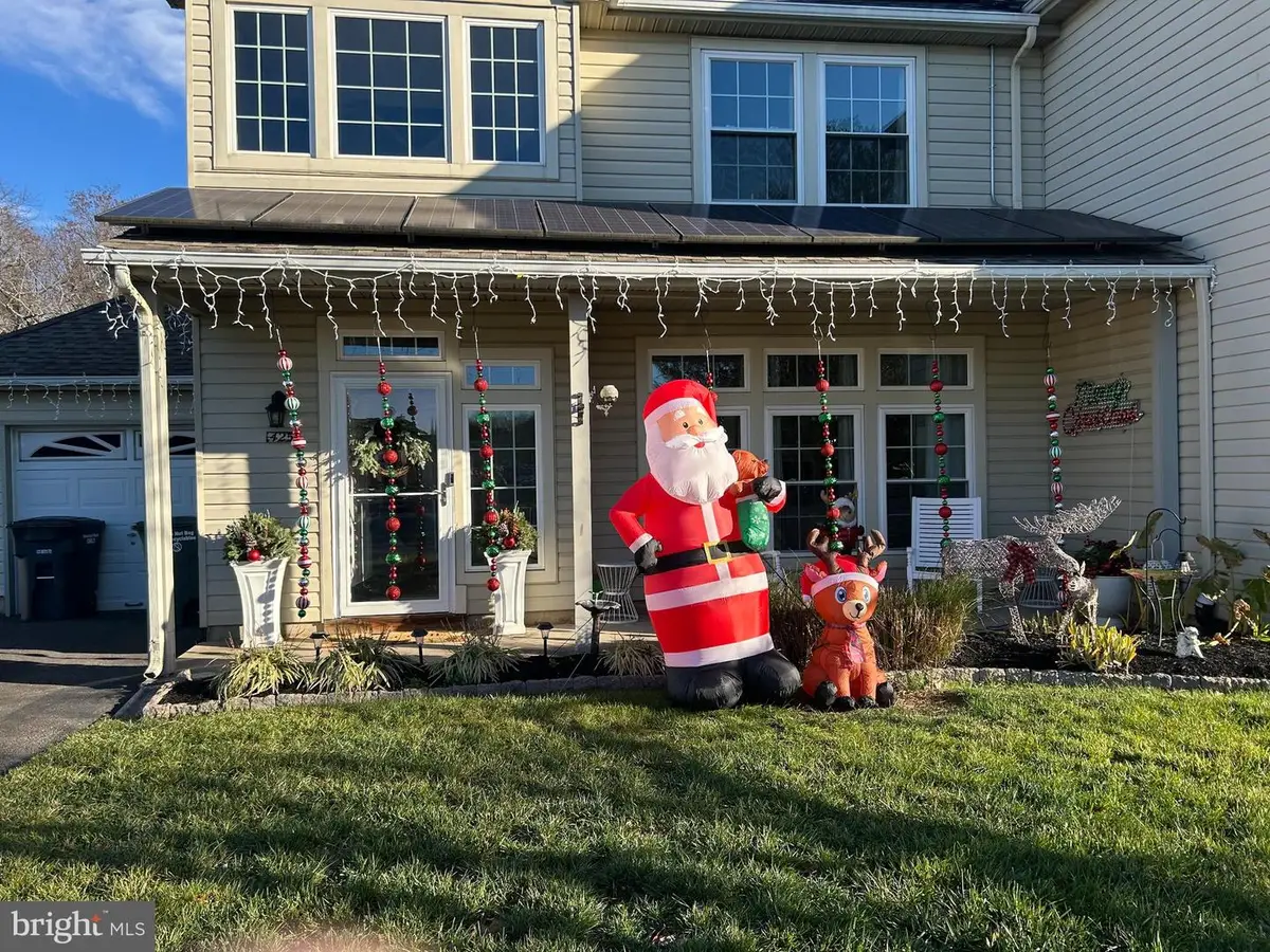 425 Longfellow Dr, Williamstown, NJ 08094 - Image #1