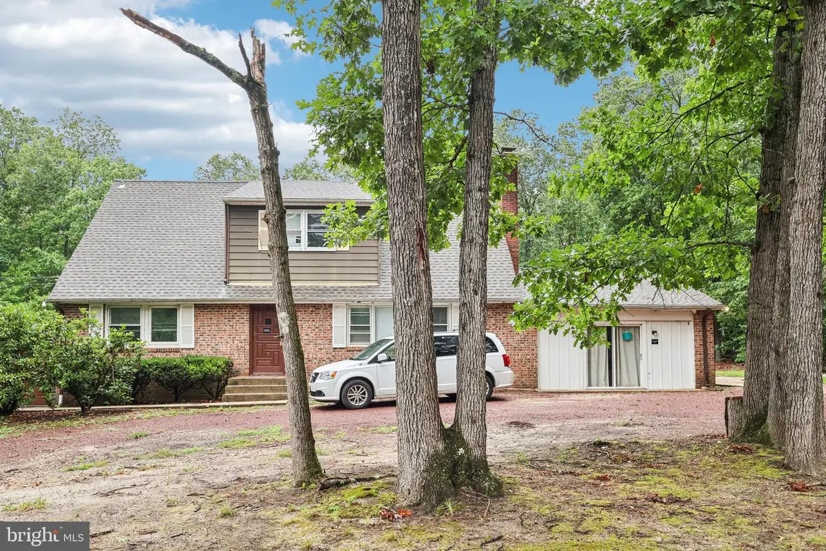 1025 Linden Ave, Williamstown, NJ 08094 - Image #1