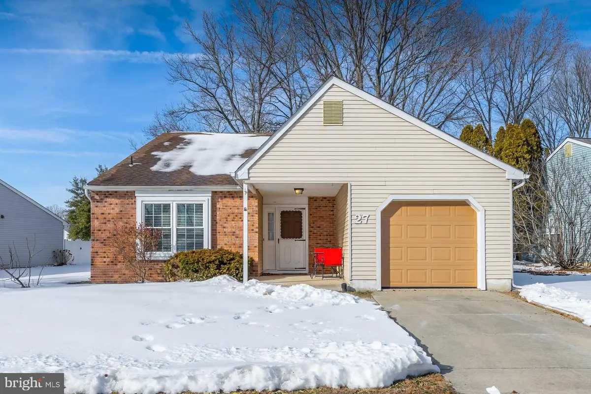 27 Lakebridge Dr, Woodbury, NJ 08096 - Image #1