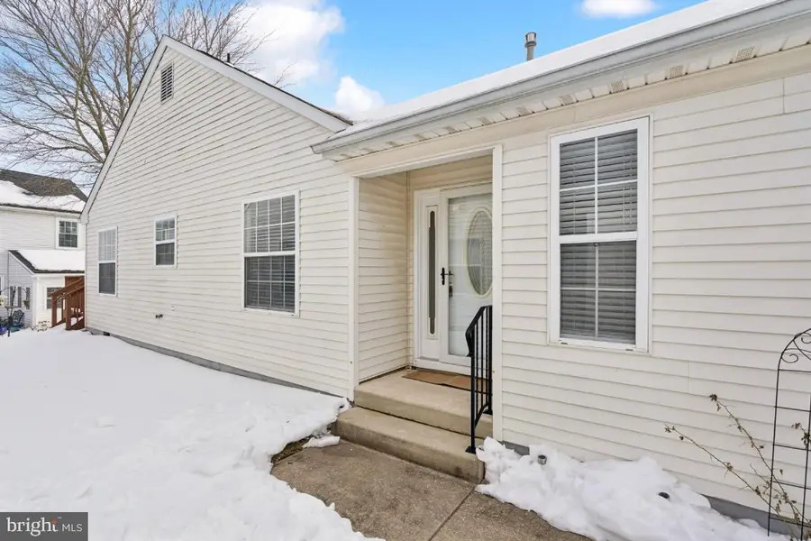 631 Barbados Dr, Williamstown, NJ 08094 - #3