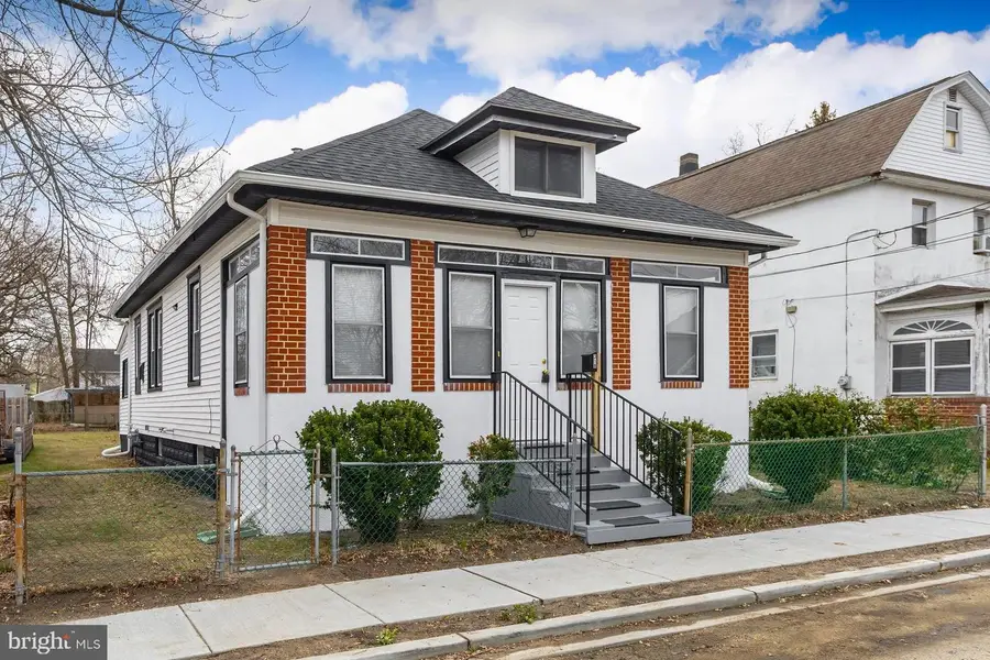 318 W Buck St, Paulsboro, NJ 08066 - #2