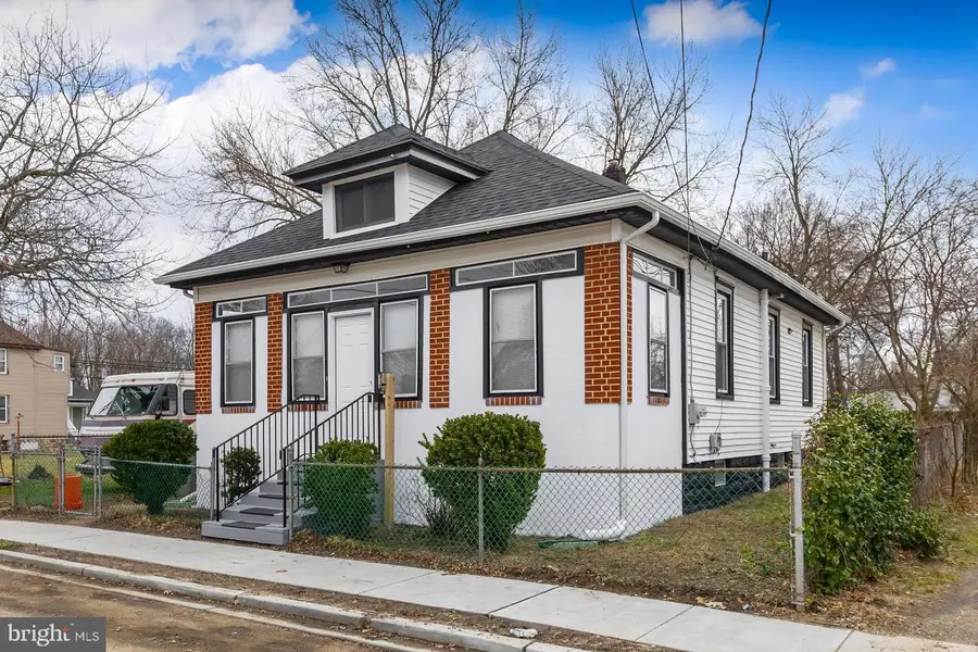 318 W Buck St, Paulsboro, NJ 08066 - #3