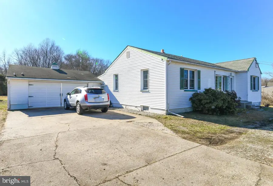 1261 N Tuckahoe Rd, Williamstown, NJ 08094 - #3