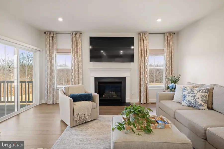 142 Eisenhower Dr, Swedesboro, NJ 08085 - #3