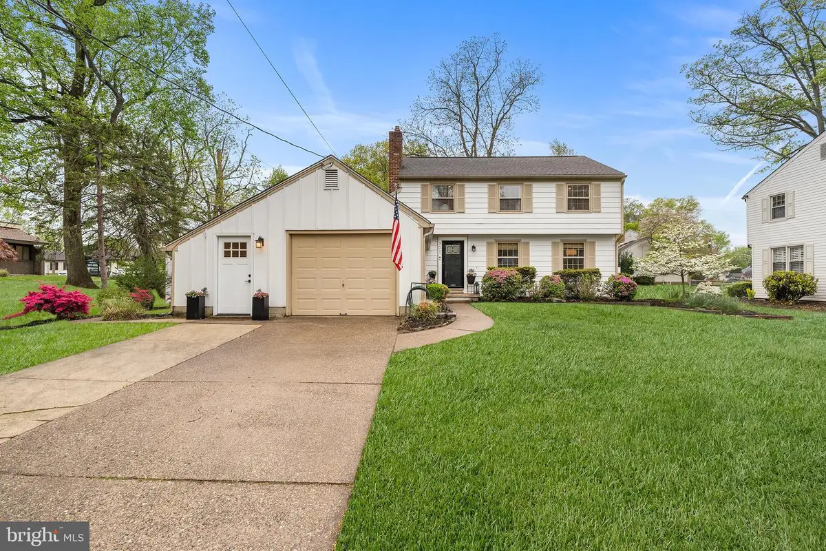 301 Westwood Dr, West Deptford, NJ 08096 - #1