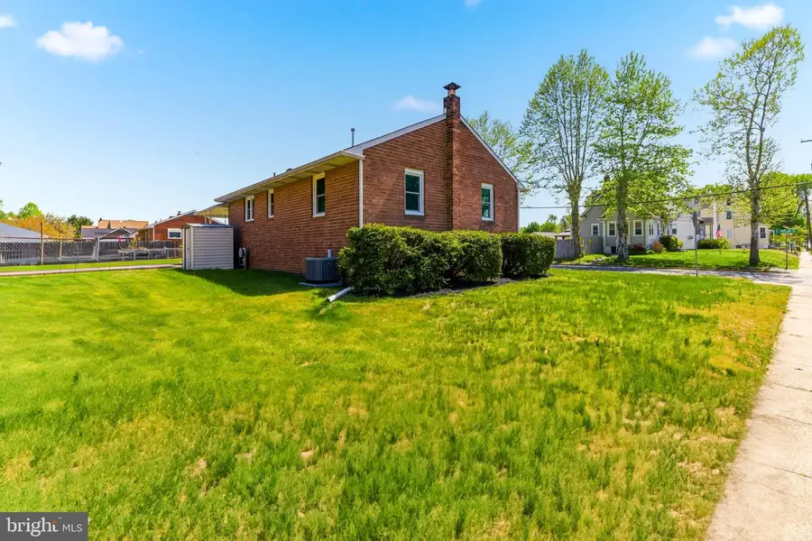 157 S Poplar St, Gibbstown, NJ 08027 - #3