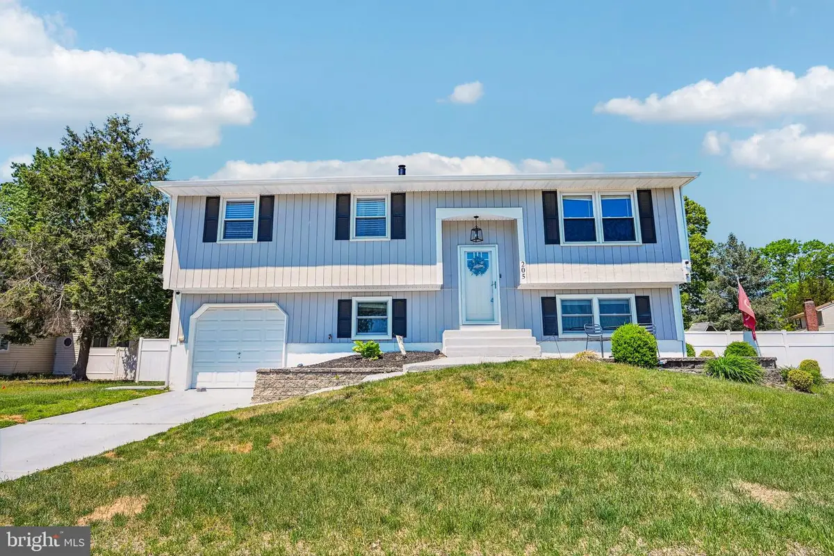 205 Wrexham Ct, Woodbury, NJ 08096 - #1