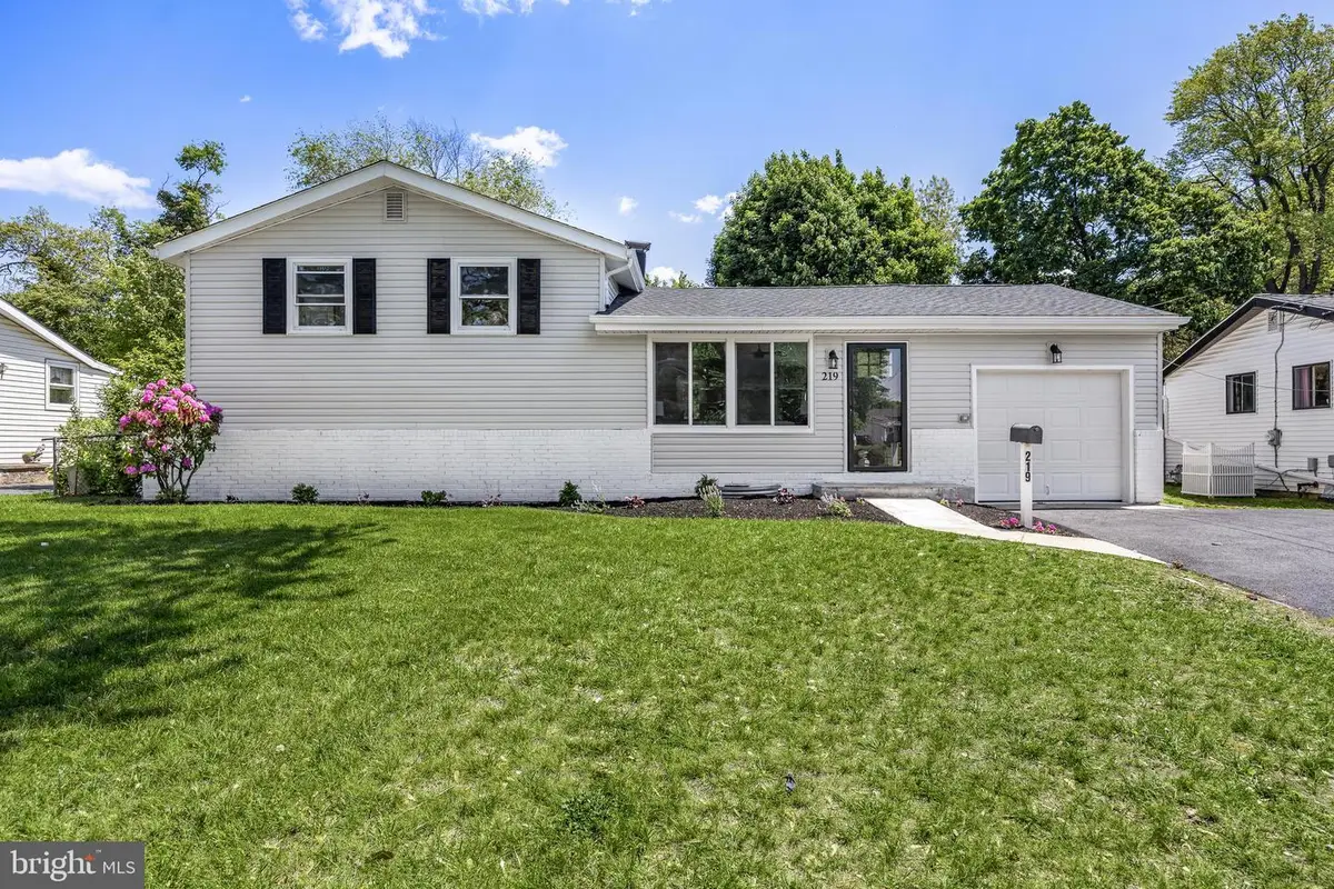 219 Somerset Rd, Woodbury, NJ 08096 - #1
