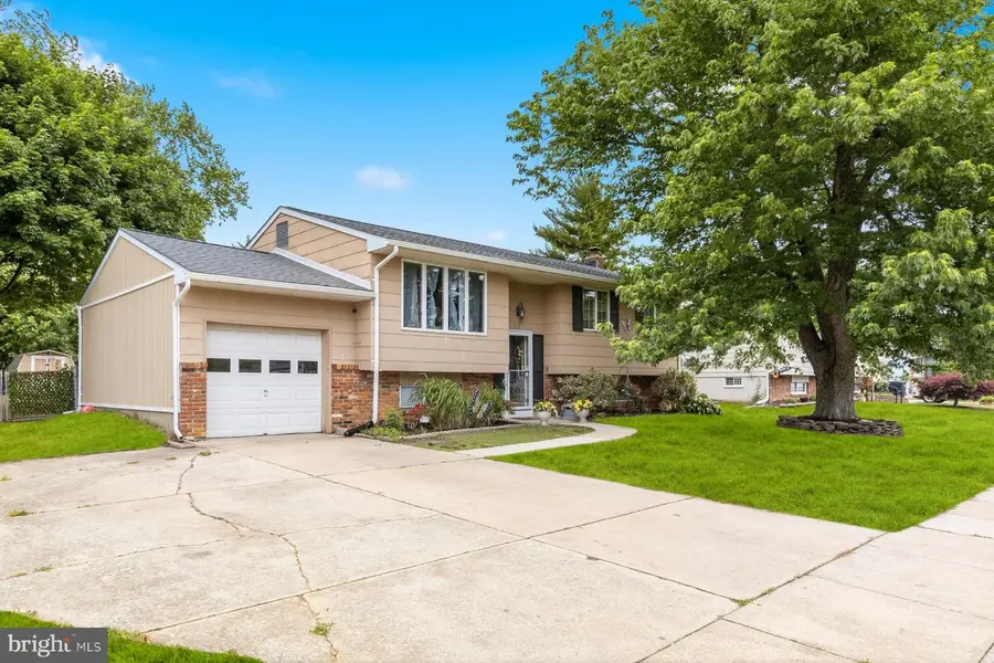 113 Howard Dr, Williamstown, NJ 08094 - #2