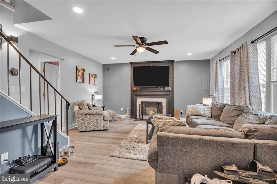 16 Fomalhaut Ct, Blackwood, NJ 08012 - #3