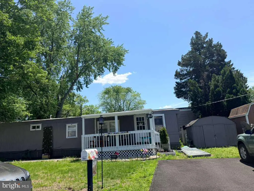 202 Florida Ave, Williamstown, NJ 08094 - #1