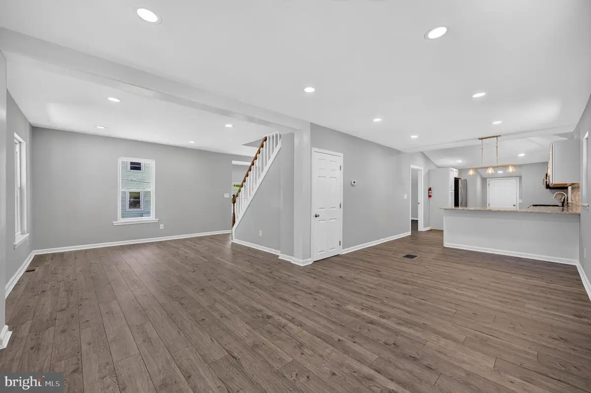 27 S Market St, Gibbstown, NJ 08027 - #1