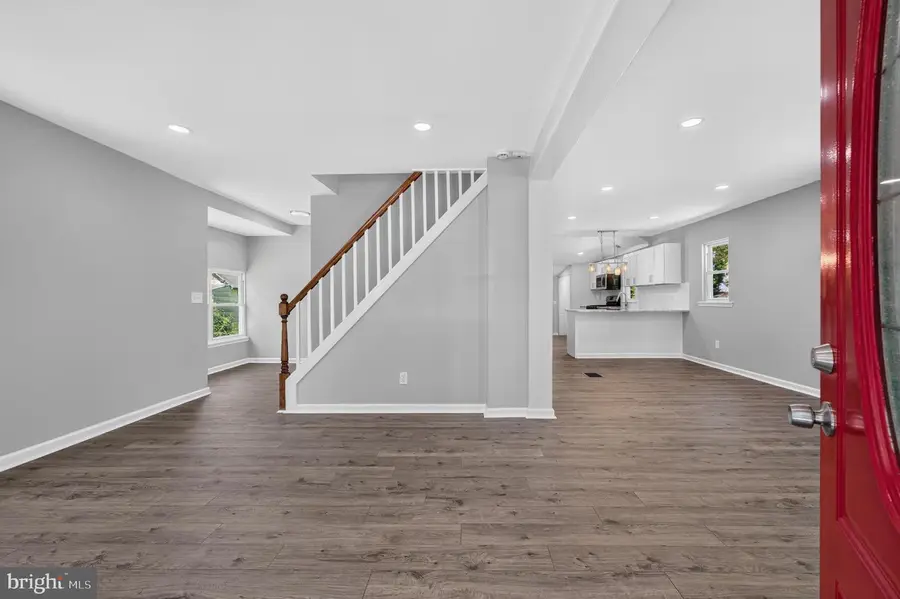27 S Market St, Gibbstown, NJ 08027 - #2