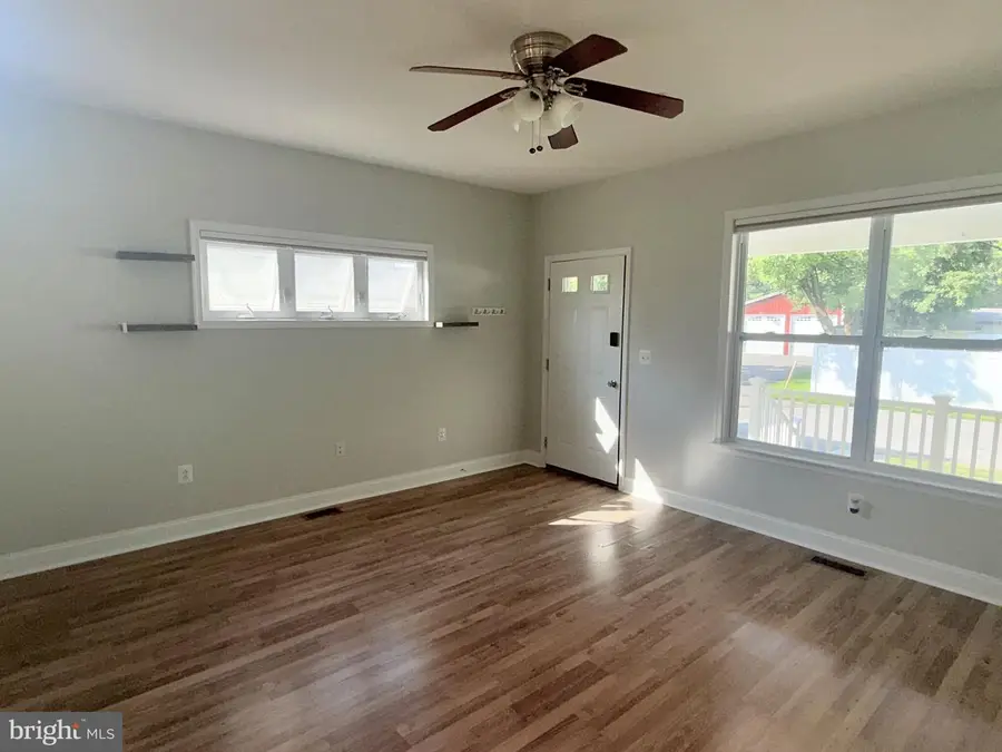 8 Mechanic St, Swedesboro, NJ 08085 - #3
