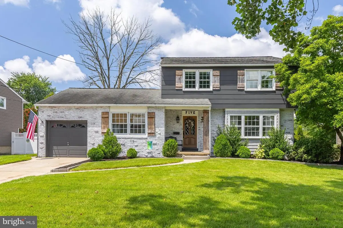 5 Cambridge Dr, West Deptford, NJ 08096 - #1