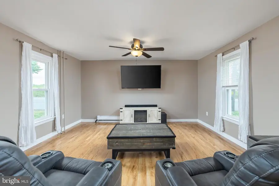 242 N Main St, Mullica Hill, NJ 08062 - #3