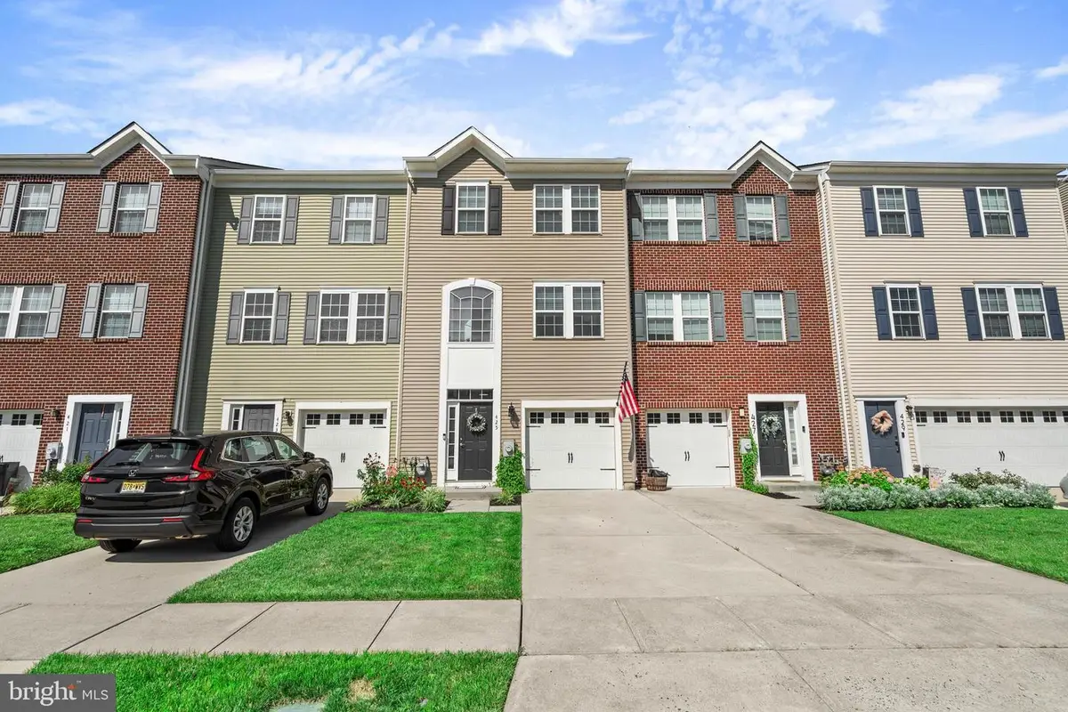 425 Dogwood Dr, Woodbury, NJ 08096 - #1