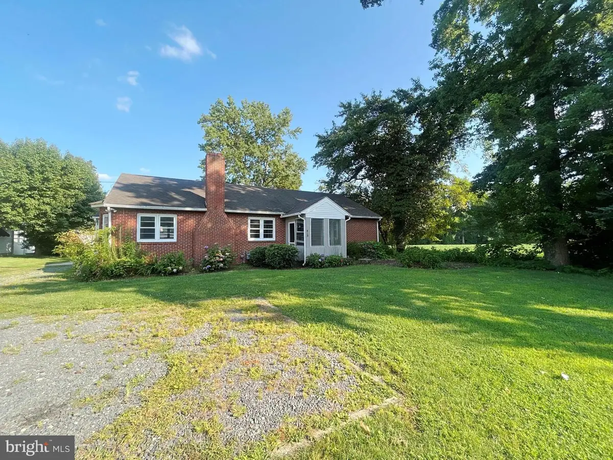 418 Swedesboro Rd, Gibbstown, NJ 08027 - #1