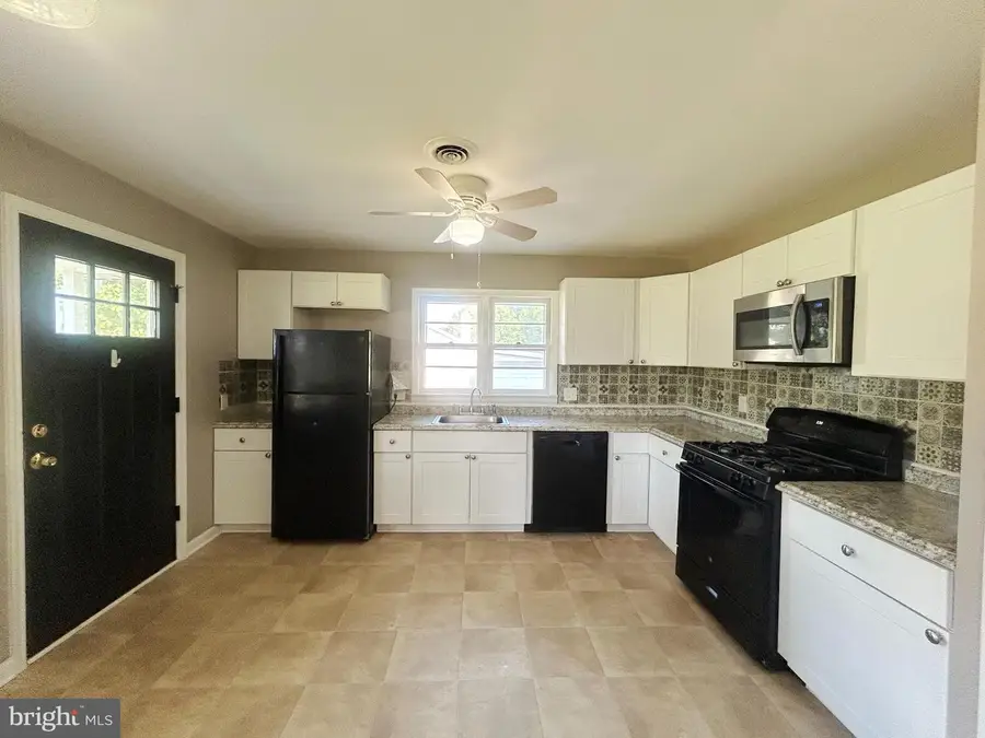 418 Swedesboro Rd, Gibbstown, NJ 08027 - #3