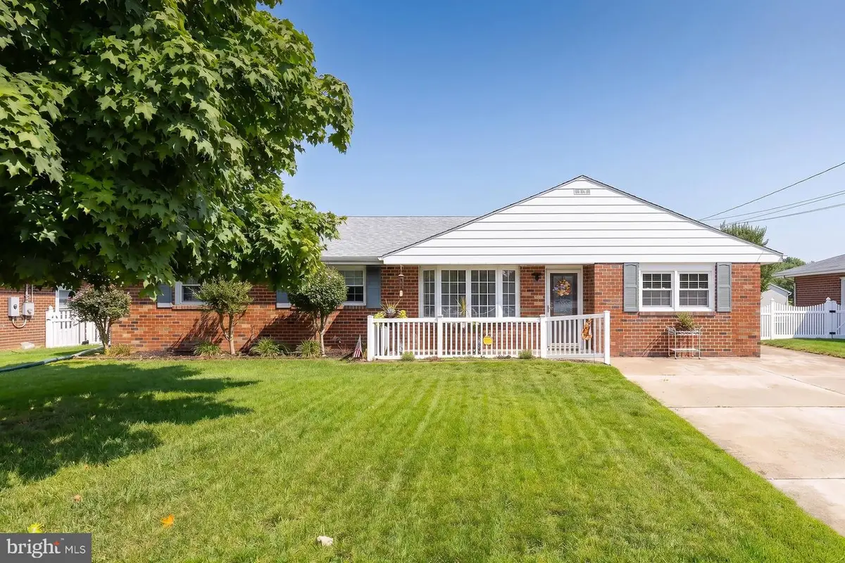 157 S School St, Gibbstown, NJ 08027 - #1