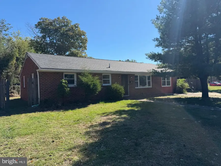 82 S School St, Gibbstown, NJ 08027 - #2