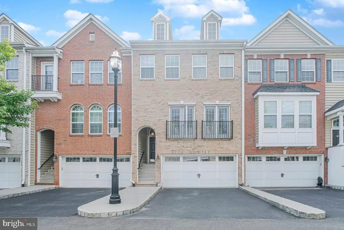 42 Creekside Ct, Secaucus, NJ 07094 - #1