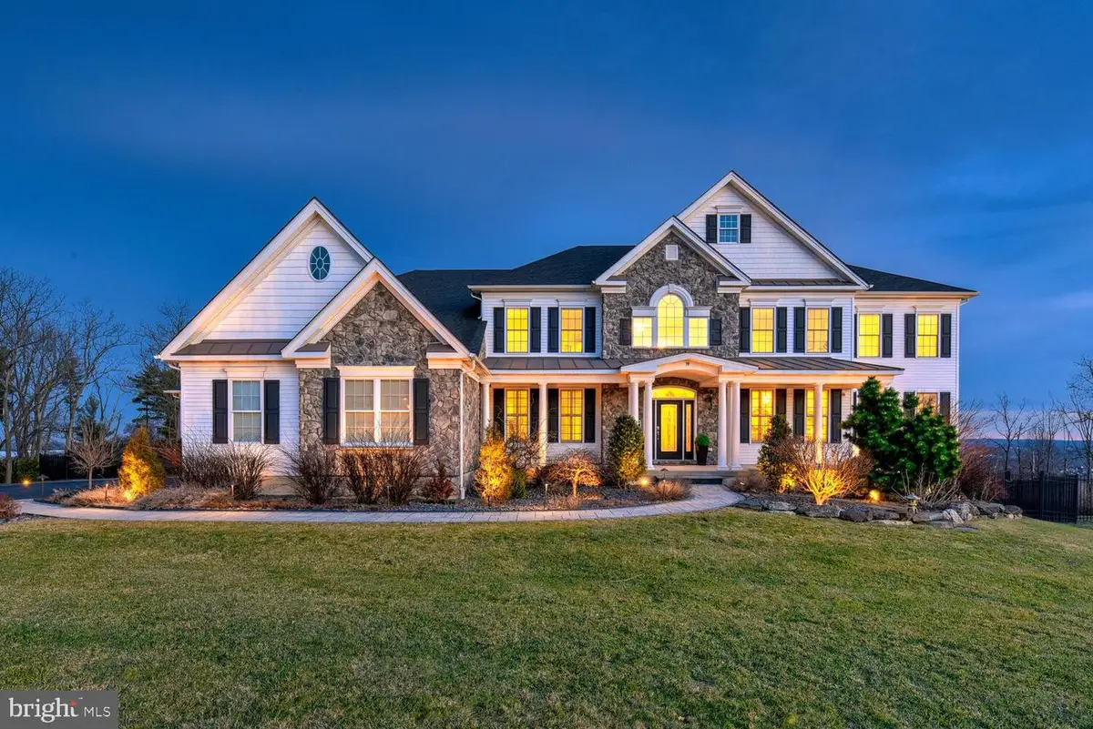 19 Donna Dr, Flemington, NJ 08822 - Image #1