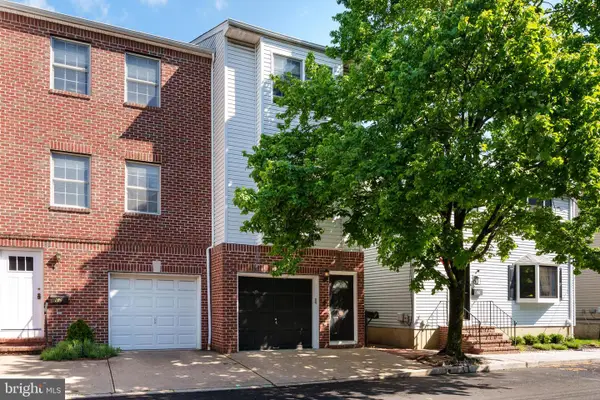 64 Church St, LAMBERTVILLE, NJ 08530
