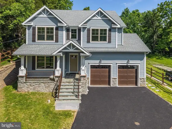 8 Church Street, STOCKTON, NJ 08559