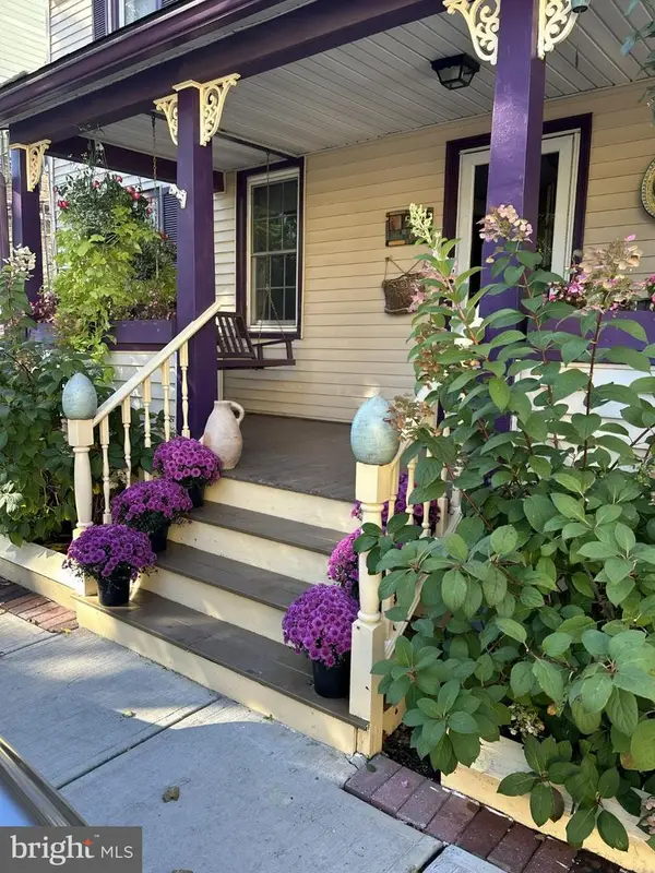 5 S Harrison St, FRENCHTOWN, NJ 08825