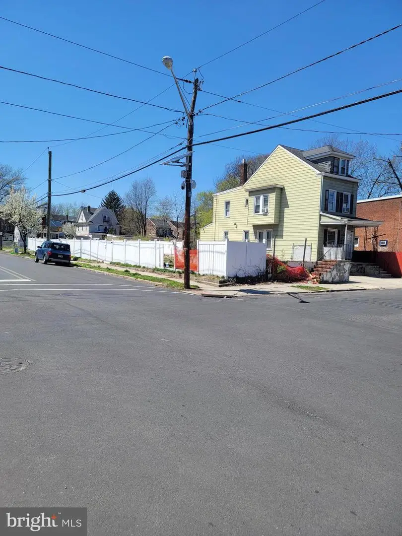 365 Cleveland Ave, Trenton, NJ 08629 - #2