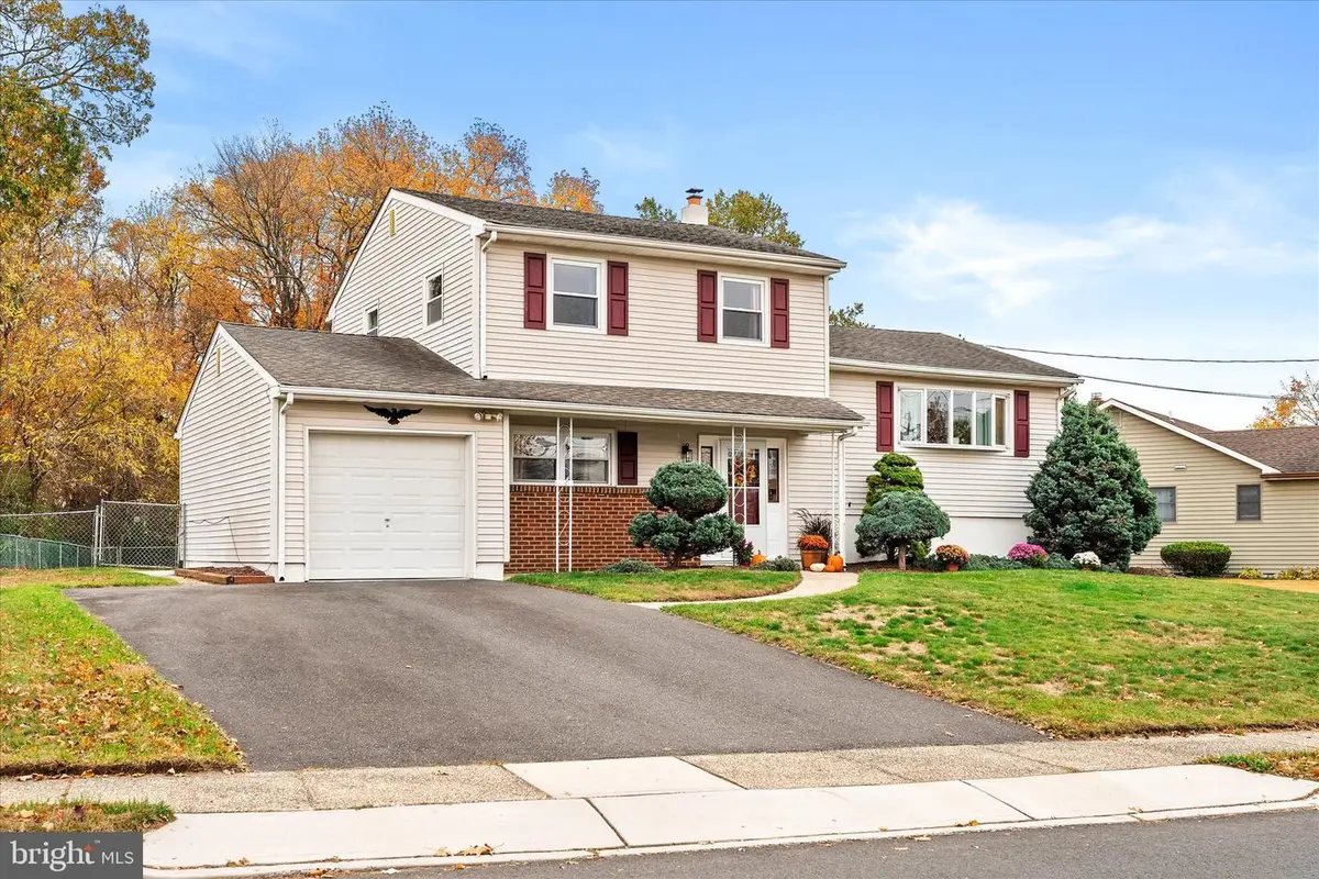 10 Carl Sandburg Dr, Hamilton Square, NJ 08690 - Image #1