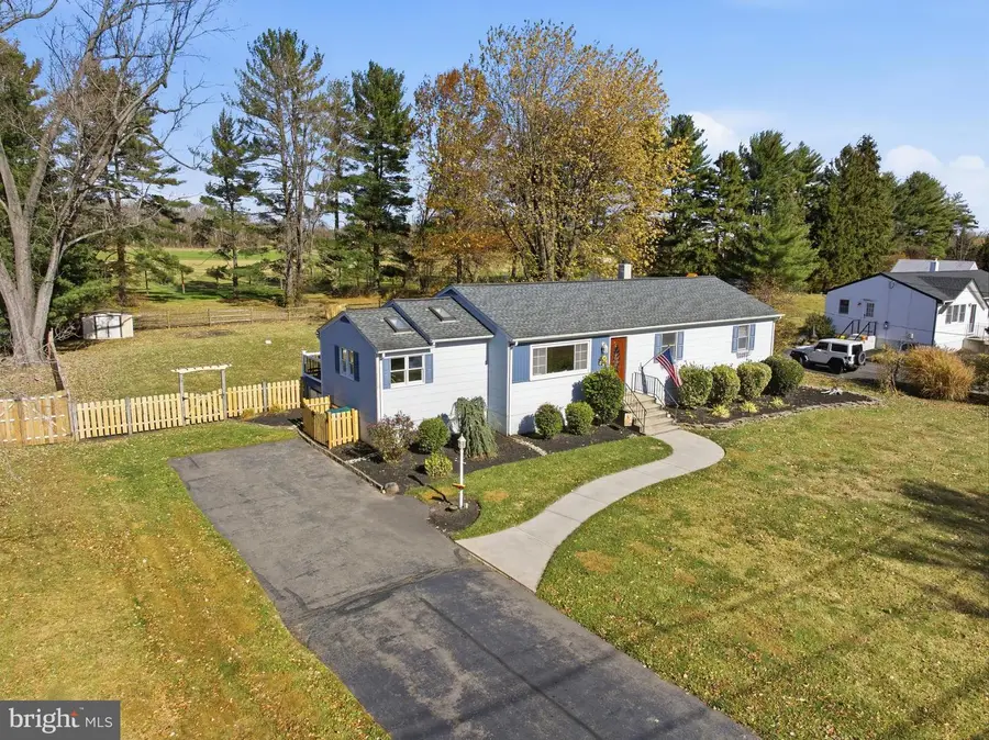 17 Woosamonsa Rd, Pennington, NJ 08534 - Image #2