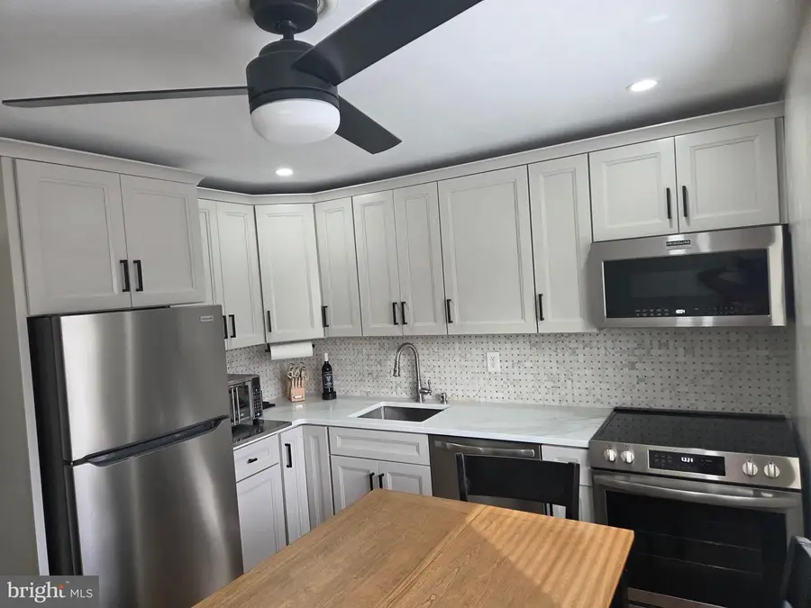 704 Silver Ct, Hamilton Township, NJ 08690 - Image #2