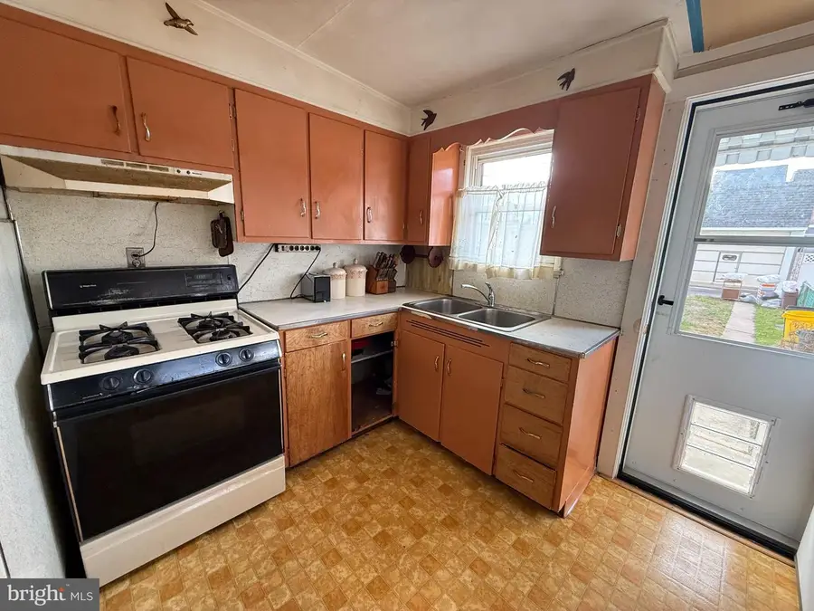 921 Genesee St, Trenton, NJ 08610 - Image #3