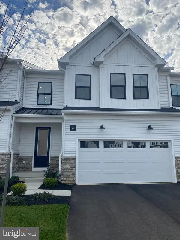 6 Meade Dr, WEST WINDSOR, NJ 08550