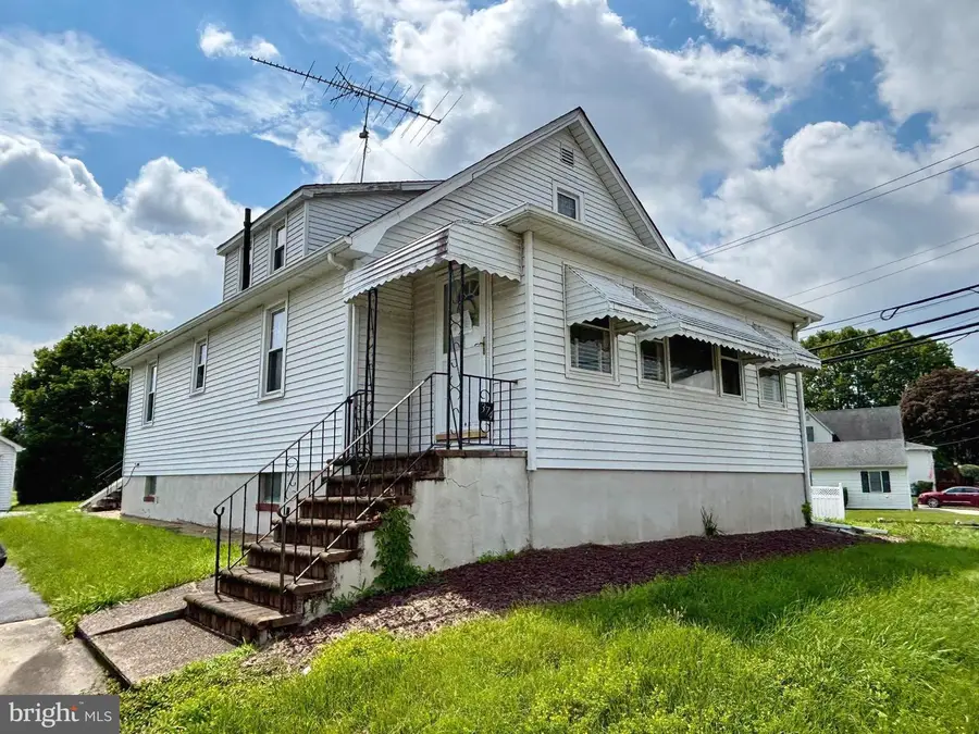 374 Sandalwood Ave, Hamilton Township, NJ 08619 - Image #2