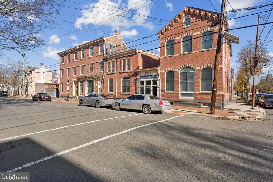 242 Centre St #4, Trenton, NJ 08611 - Image #2