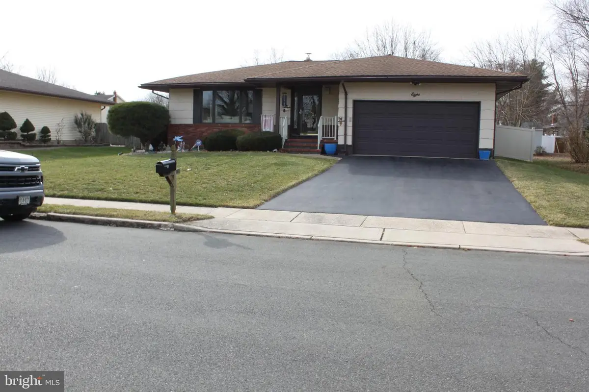 8 Mint Leaf Dr, Hamilton, NJ 08690 - Image #1