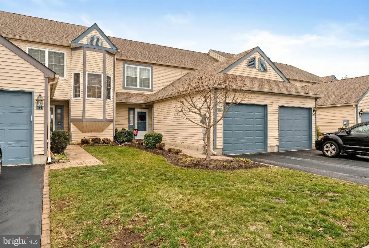 8 Laurel Ct, Hamilton, NJ 08690 - Image #1