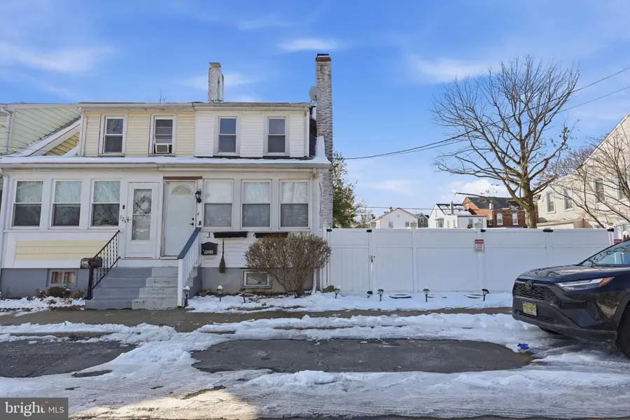 921--923 Lyndale Ave, Trenton, NJ 08629 - Image #2