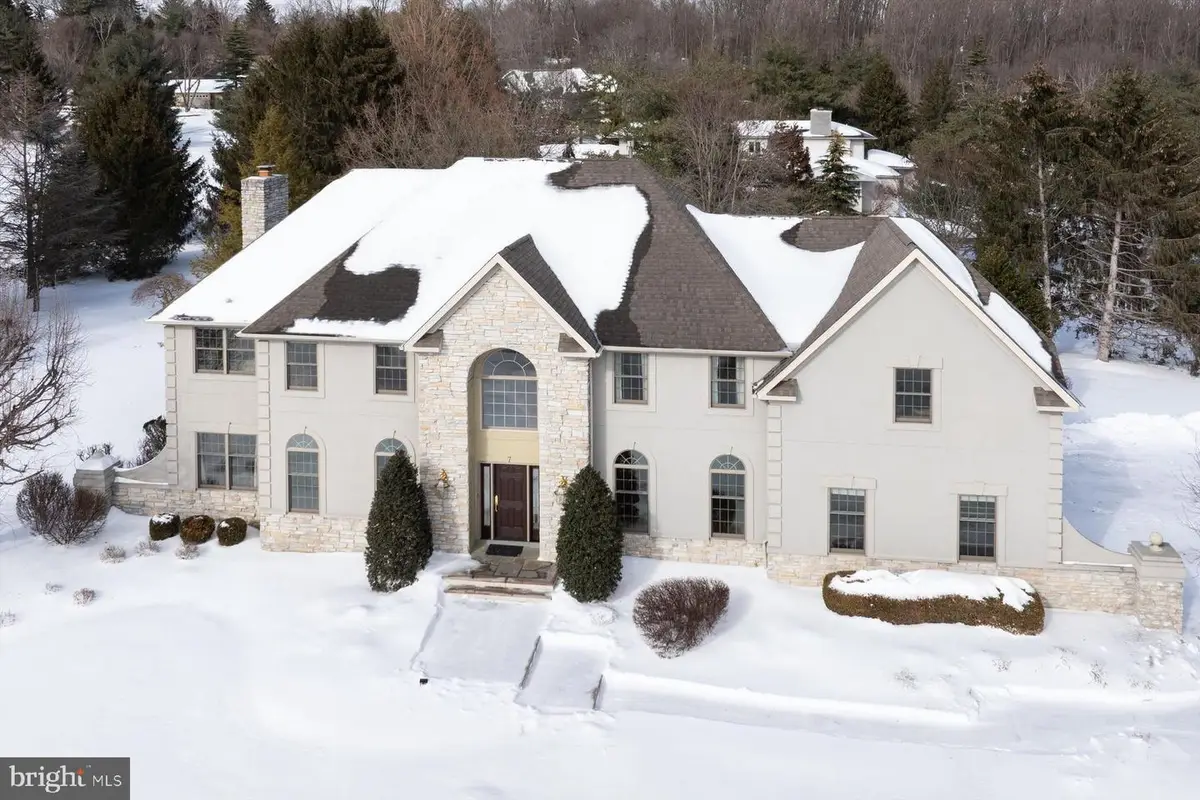 7 Tomlyn Dr, Princeton, NJ 08540 - Image #1